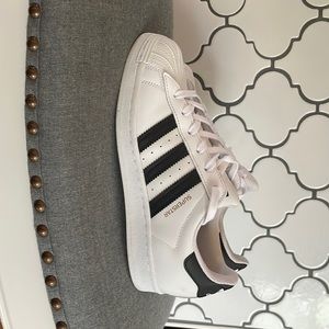 Super Classic Adidas Superstar size 7 1/2